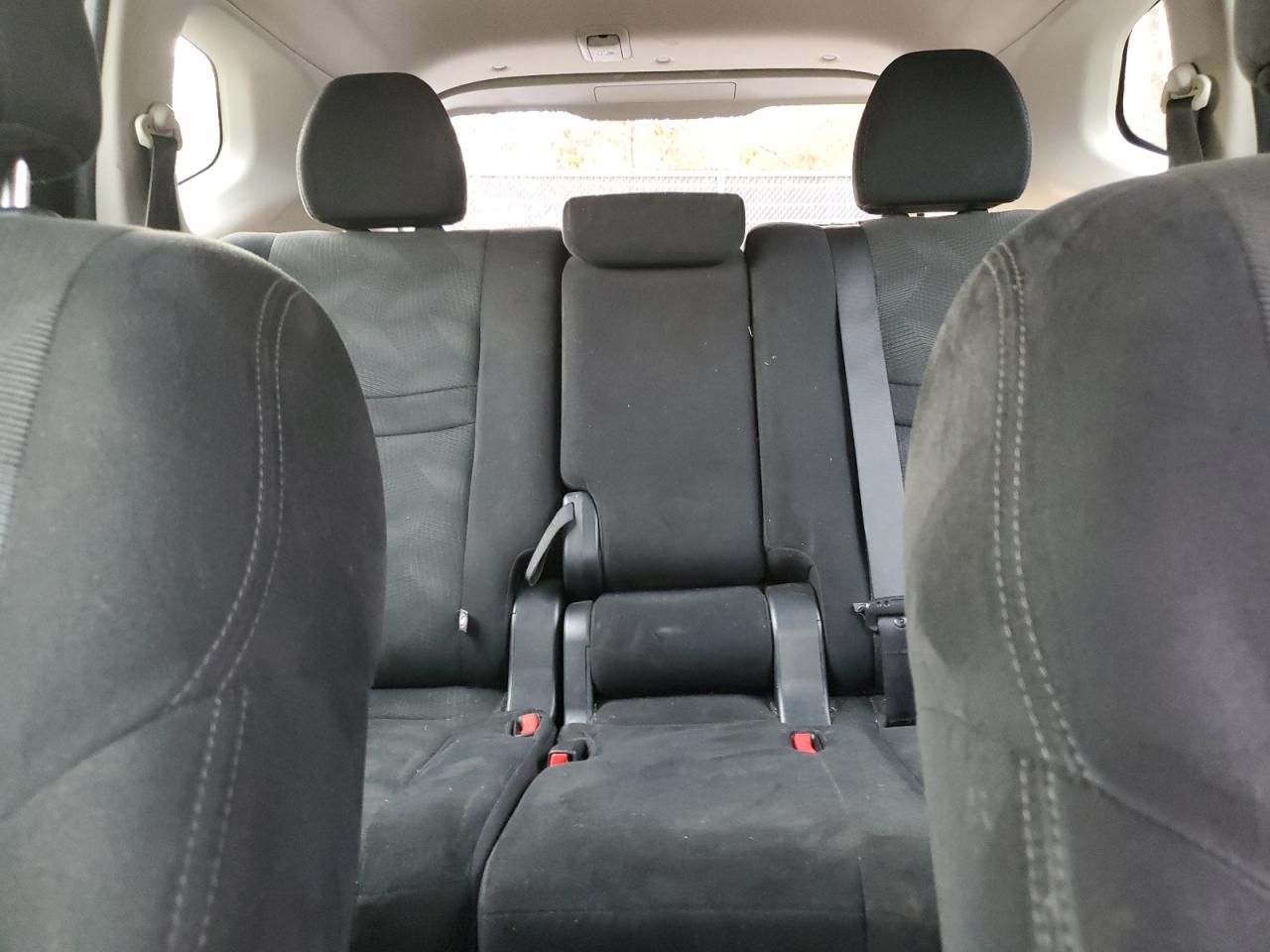 Nissan Rogue S Image 8