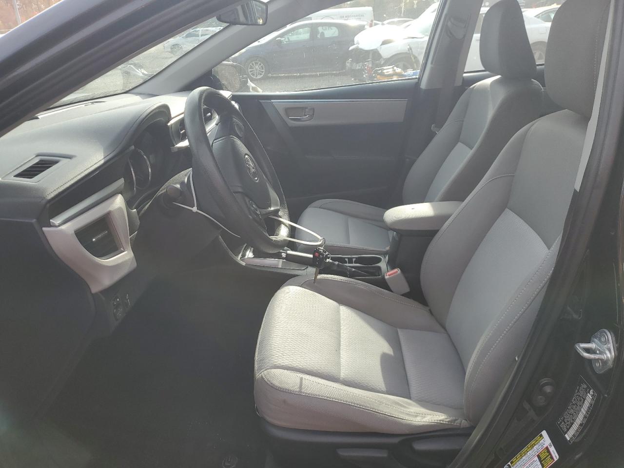 Toyota Corolla L Image 6