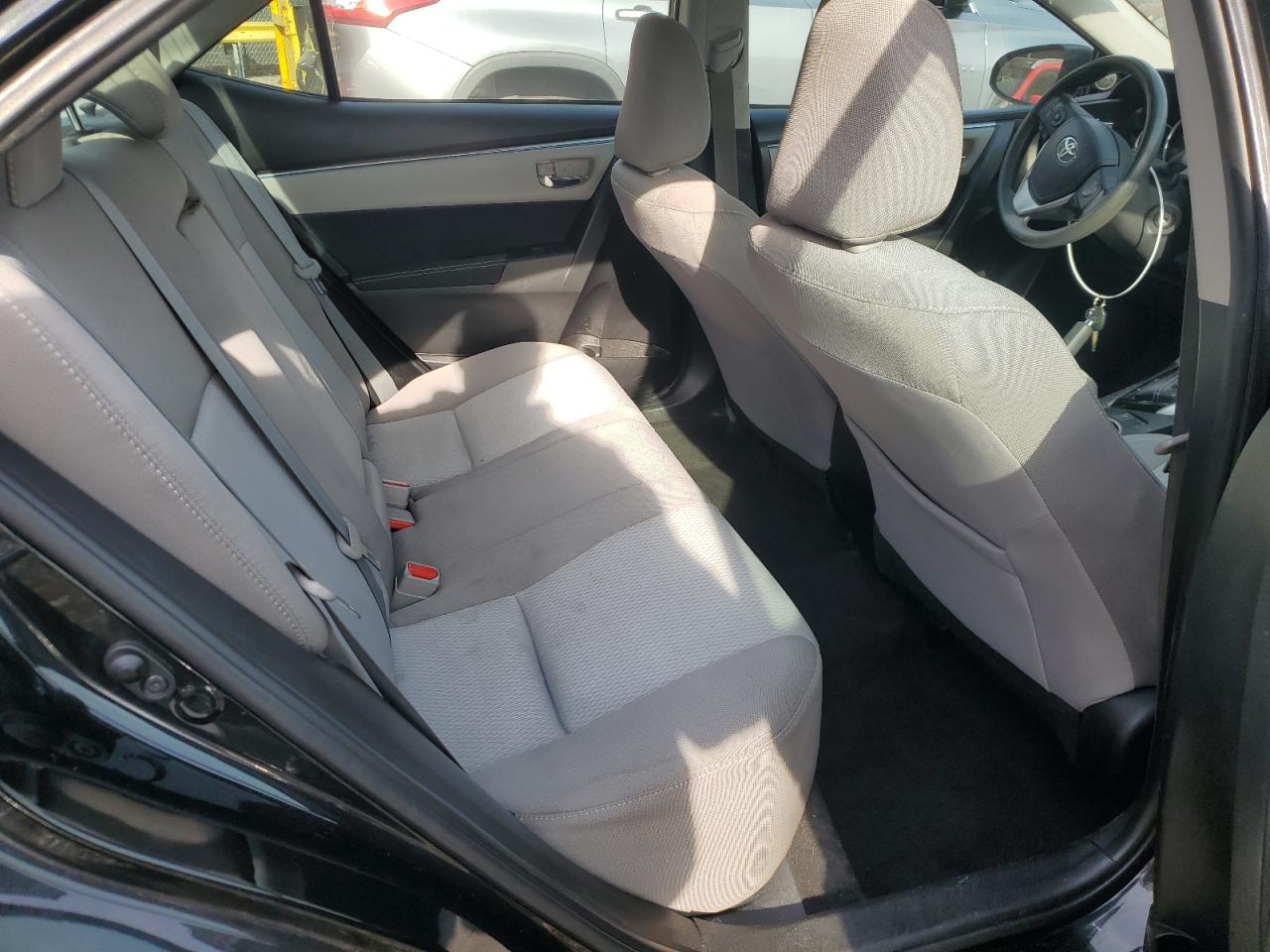 Toyota Corolla L Image 3