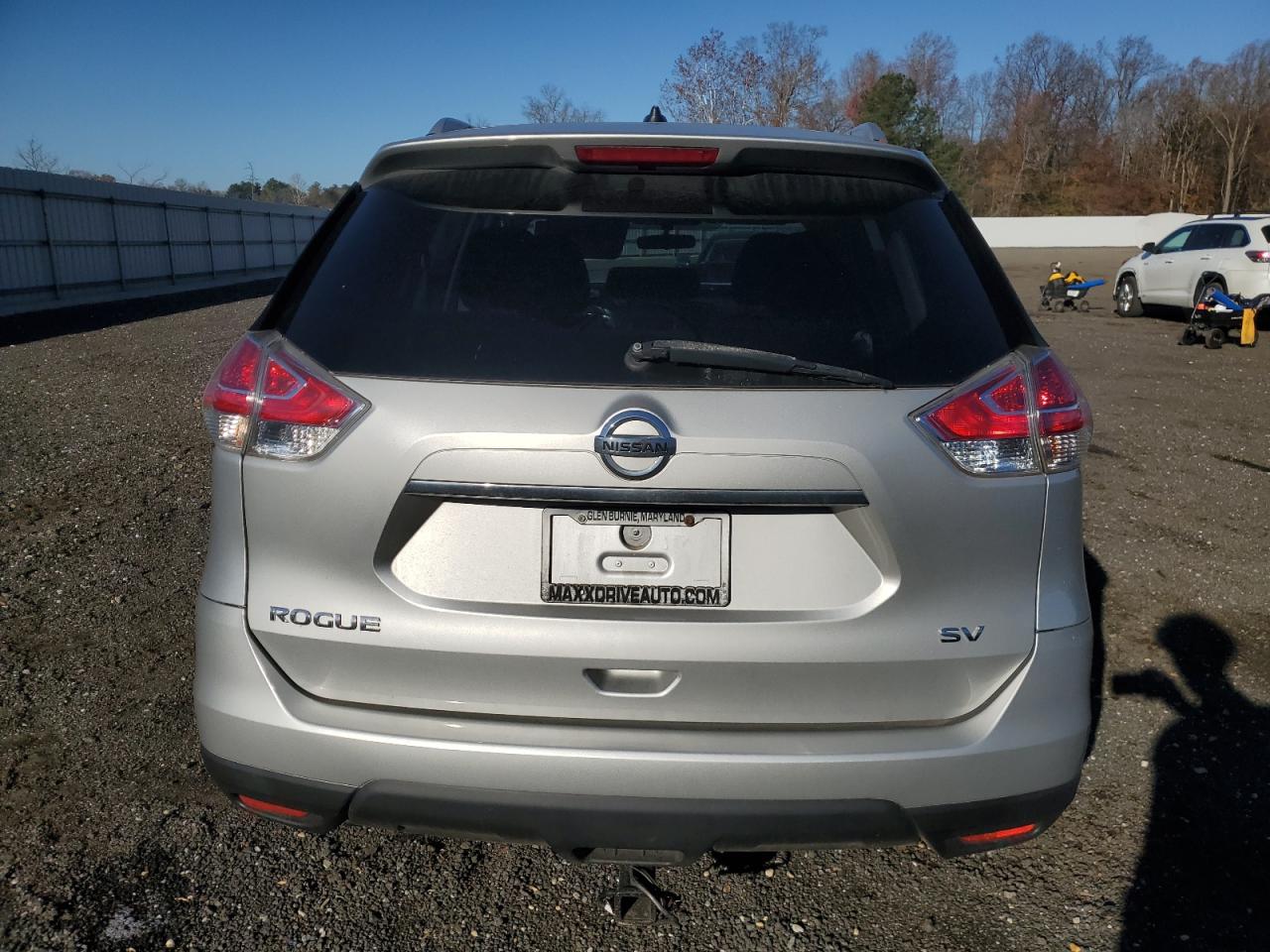 Nissan Rogue S Image 3