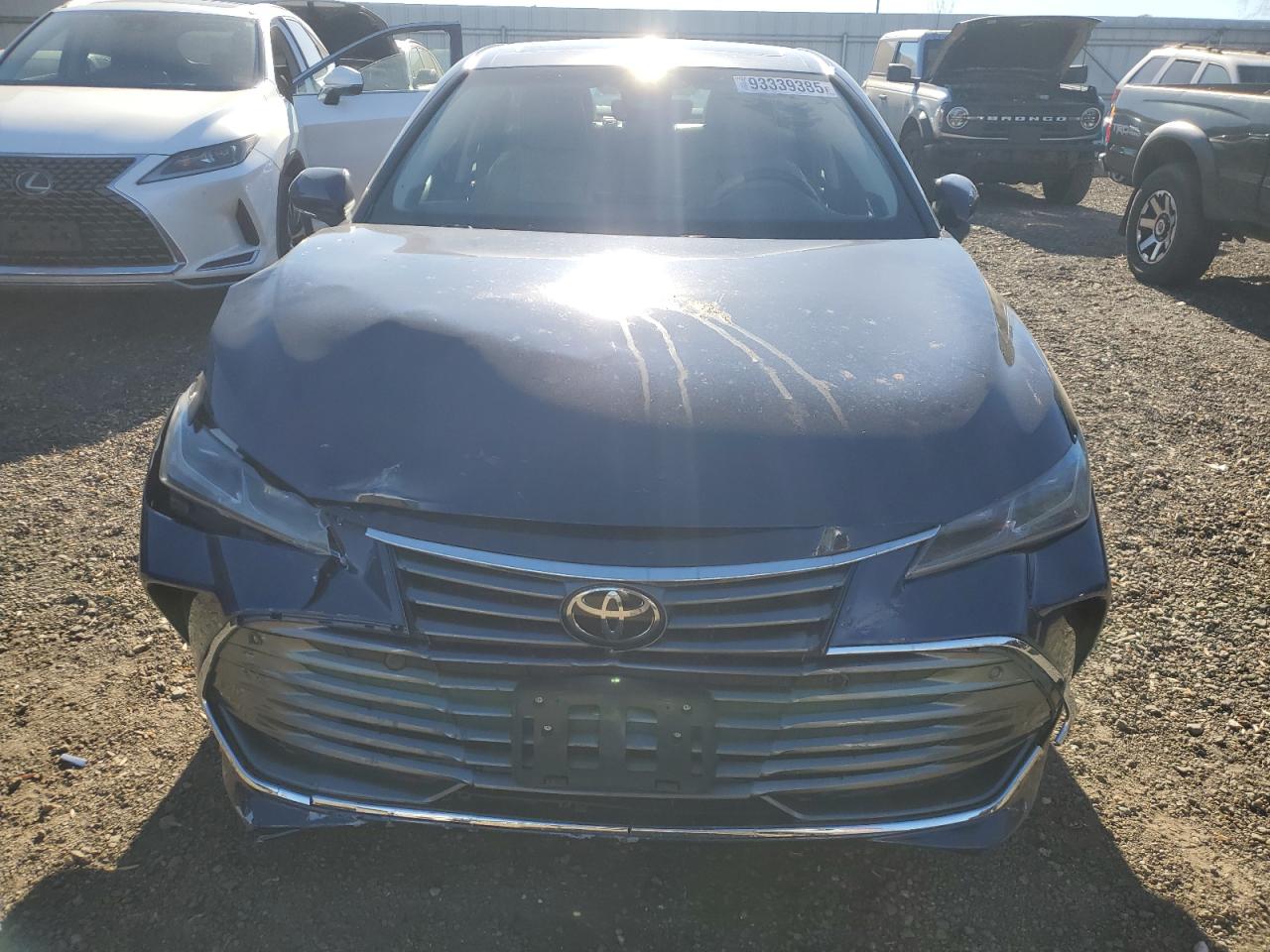 Toyota Avalon Xle Image 6