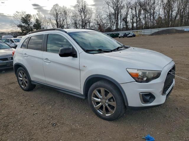 Mitsubishi Outlander Le Image 3