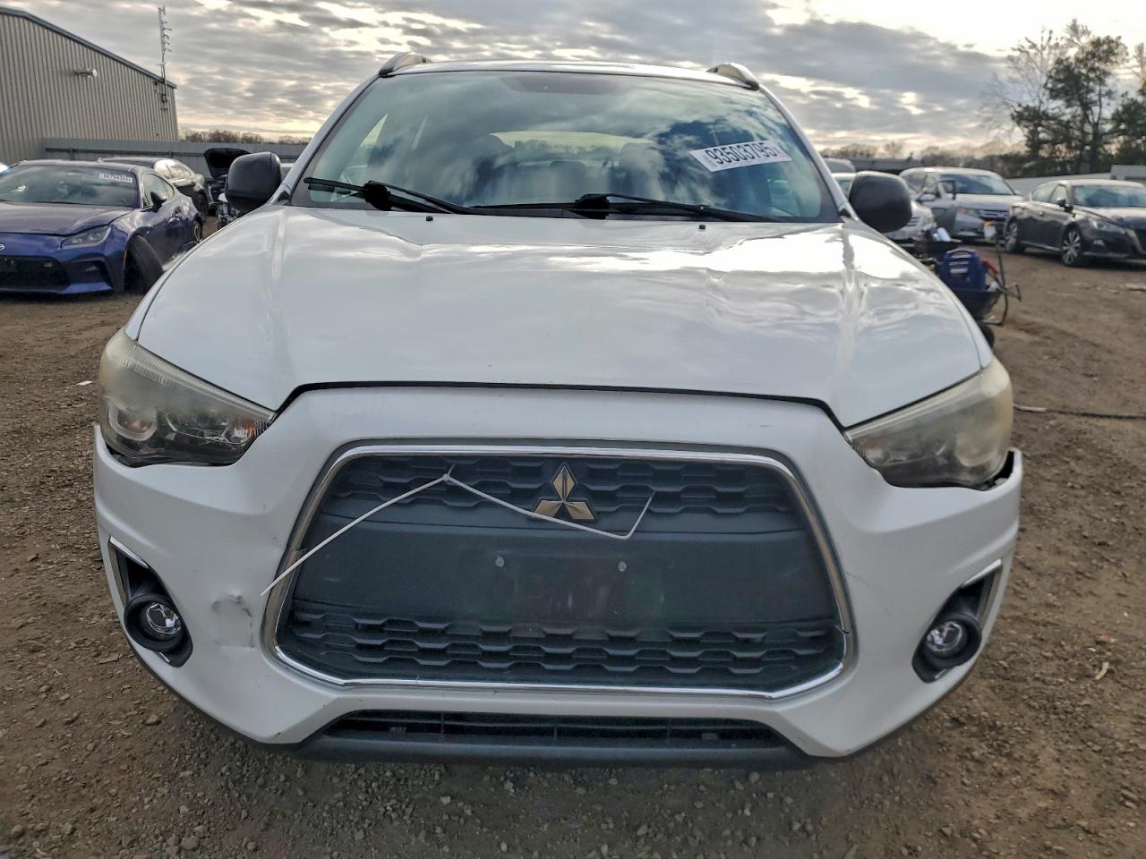 Mitsubishi Outlander Le Image 4