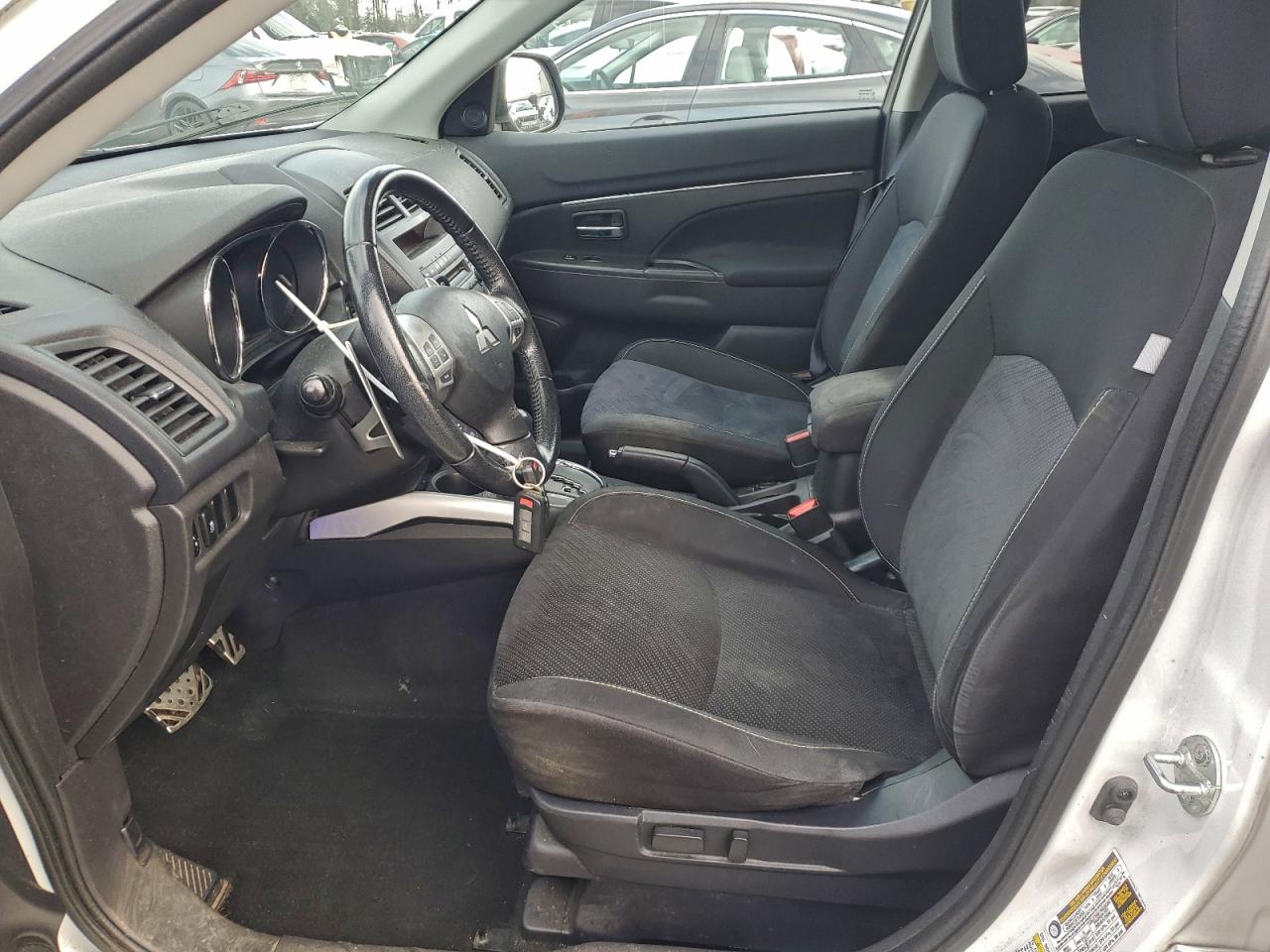 Mitsubishi Outlander Le Image 9