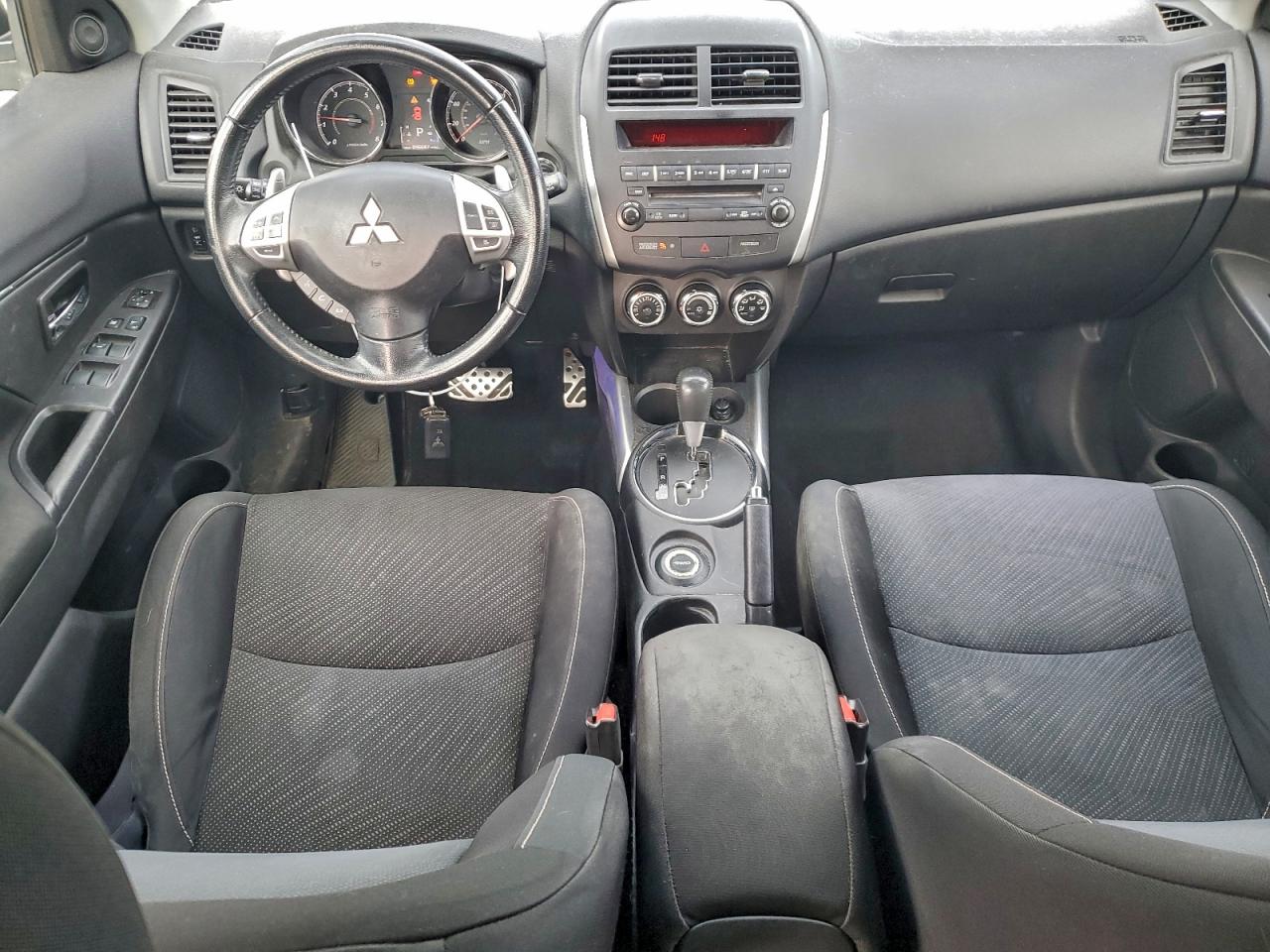Mitsubishi Outlander Le Image 10