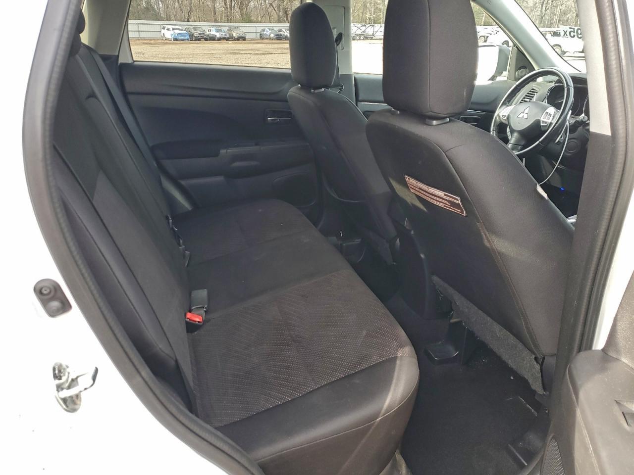 Mitsubishi Outlander Le Image 5