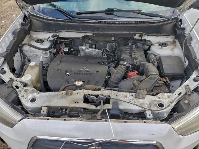 Mitsubishi Outlander Le Image 2