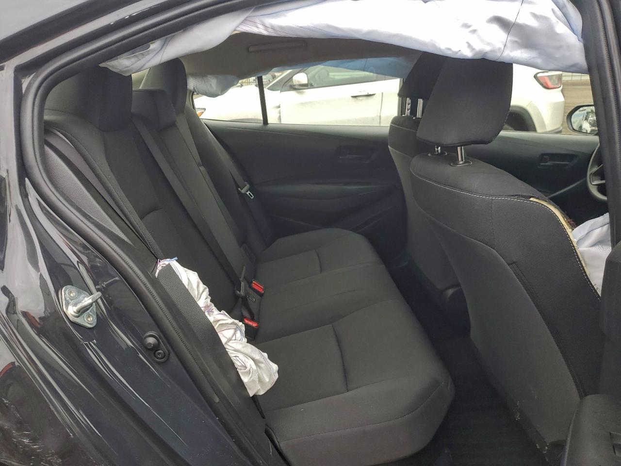 Toyota Corolla Le Image 10