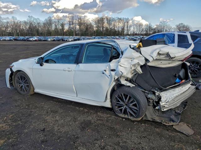 Toyota Camry Se Image 8