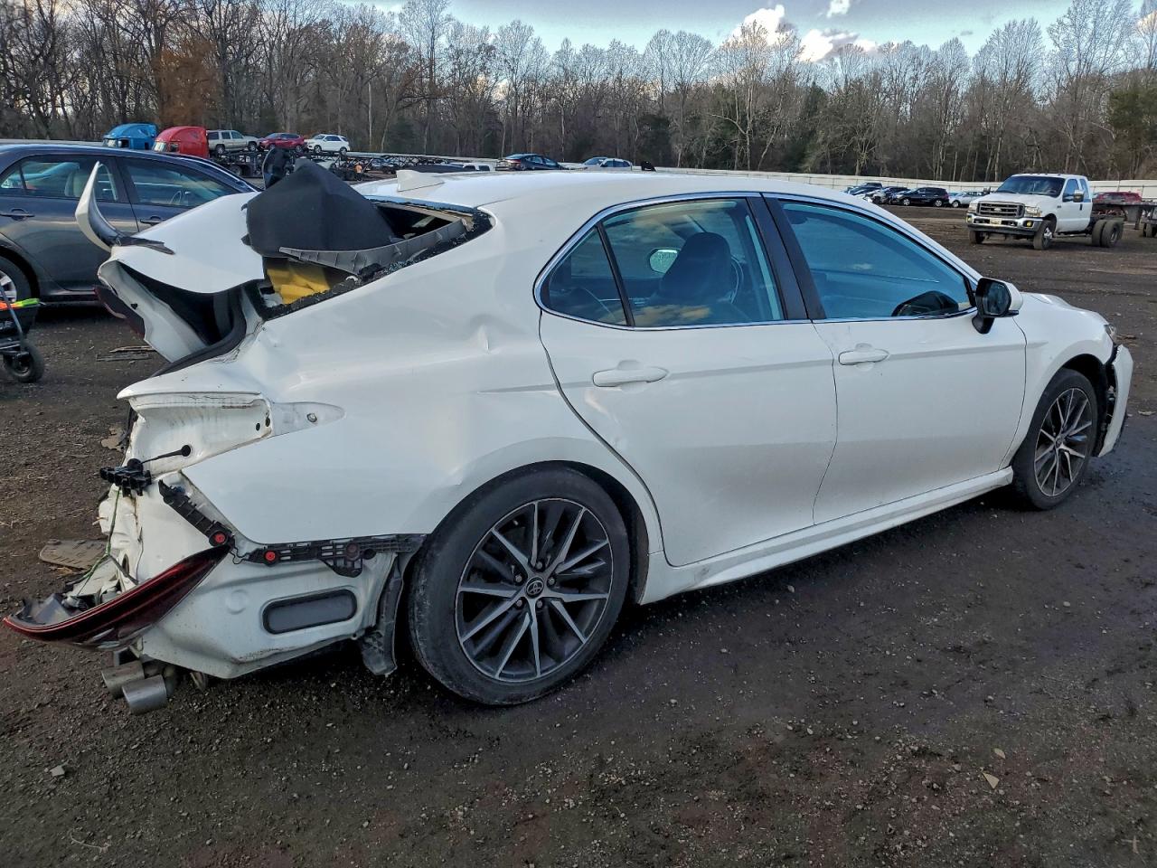 Toyota Camry Se Image 5