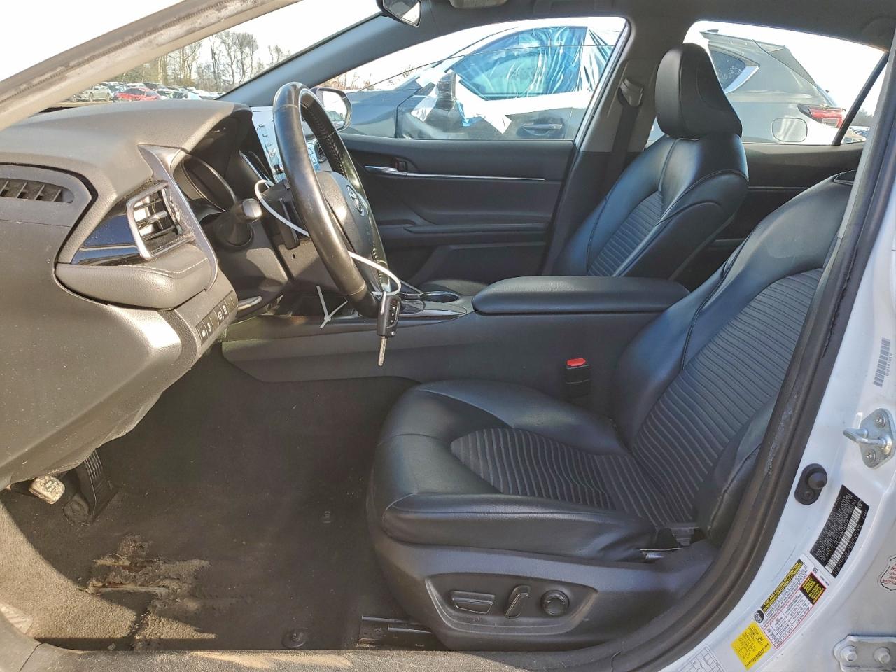 Toyota Camry Se Image 10