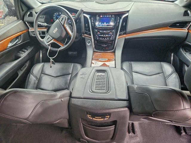 Cadillac Escalade Luxury Image 12