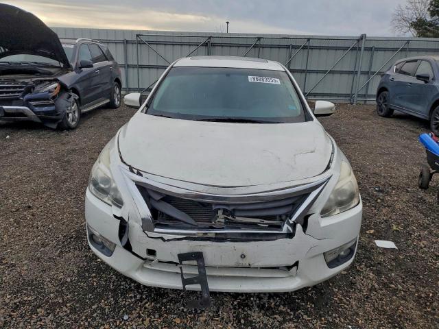 Nissan Altima 2.5 Image 5