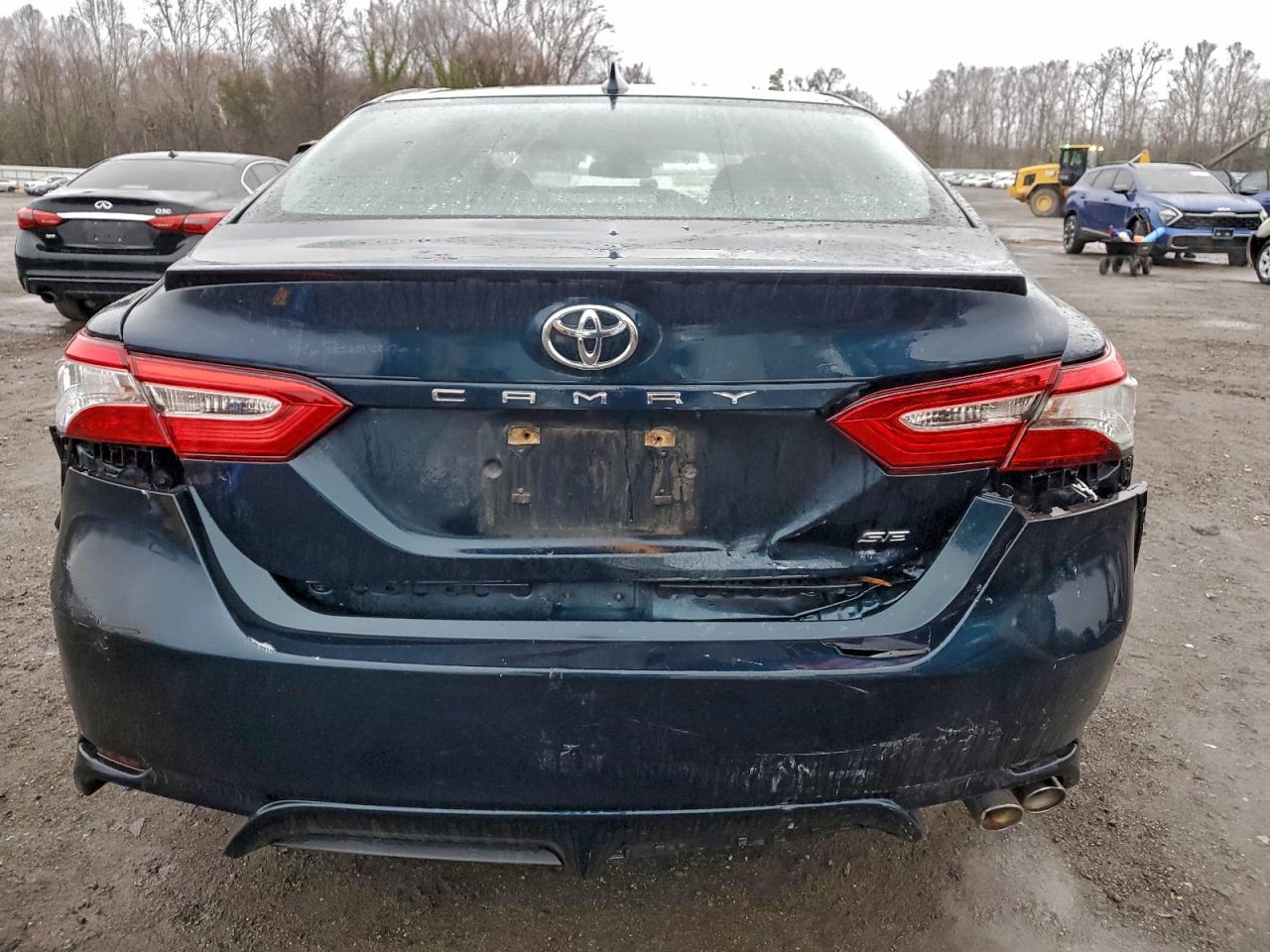 Toyota Camry L Image 10