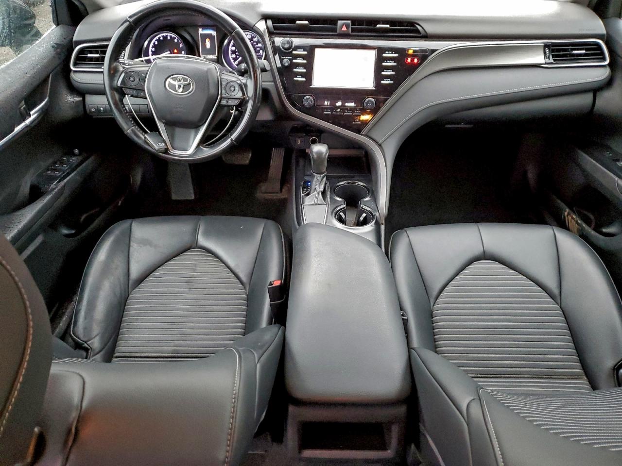 Toyota Camry L Image 11