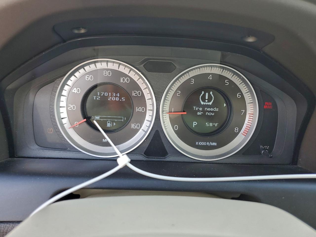 Volvo XC60 T6 Image 12