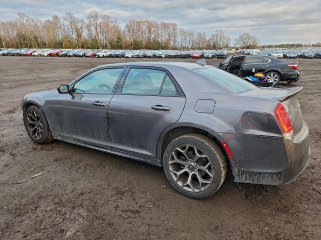 Chrysler 300 S Image 2