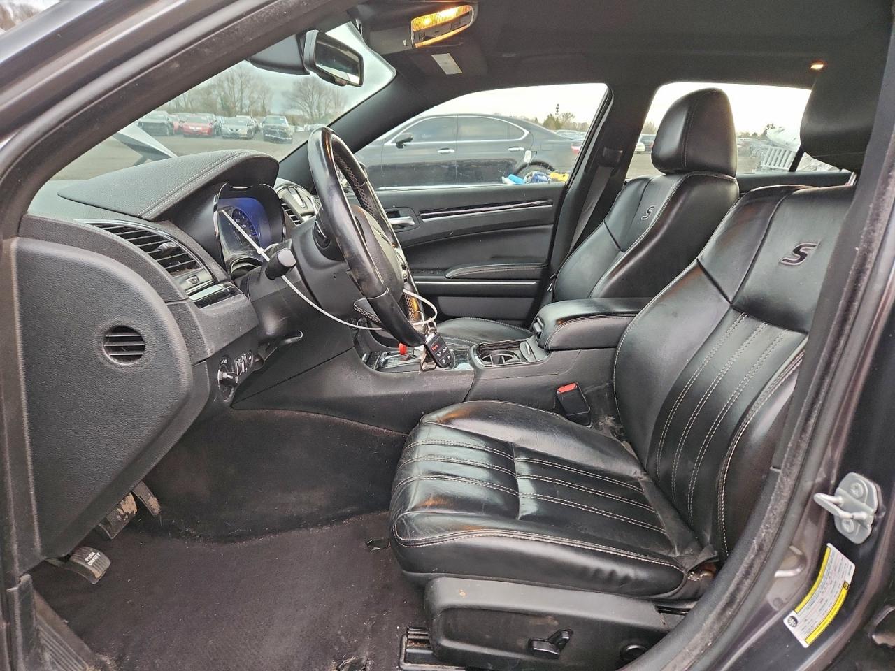 Chrysler 300 S Image 7