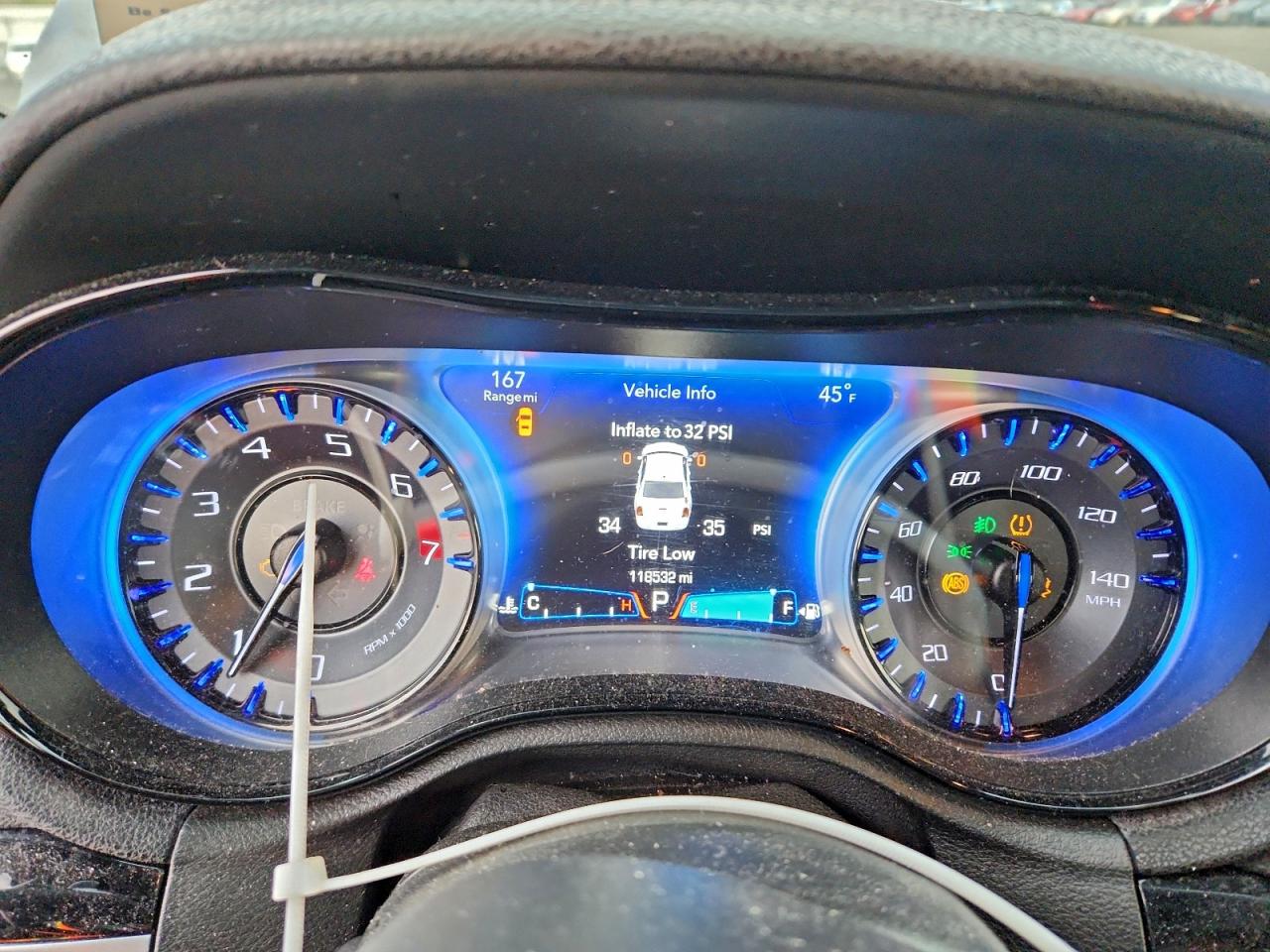 Chrysler 300 S Image 9