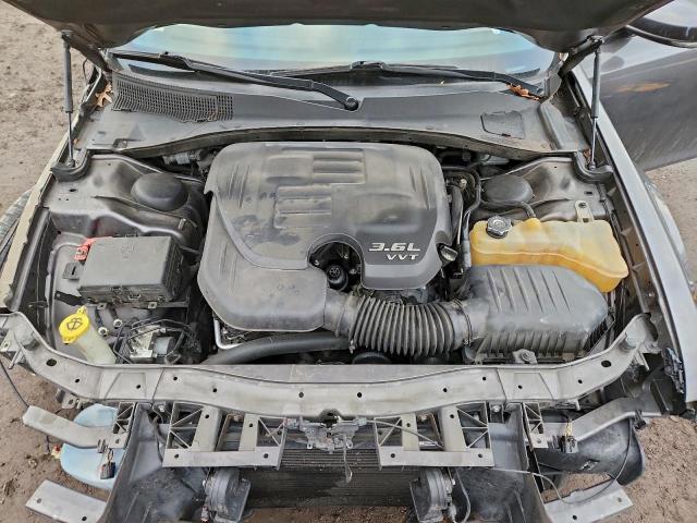 Chrysler 300 S Image 3