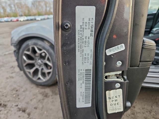 Chrysler 300 S Image 8