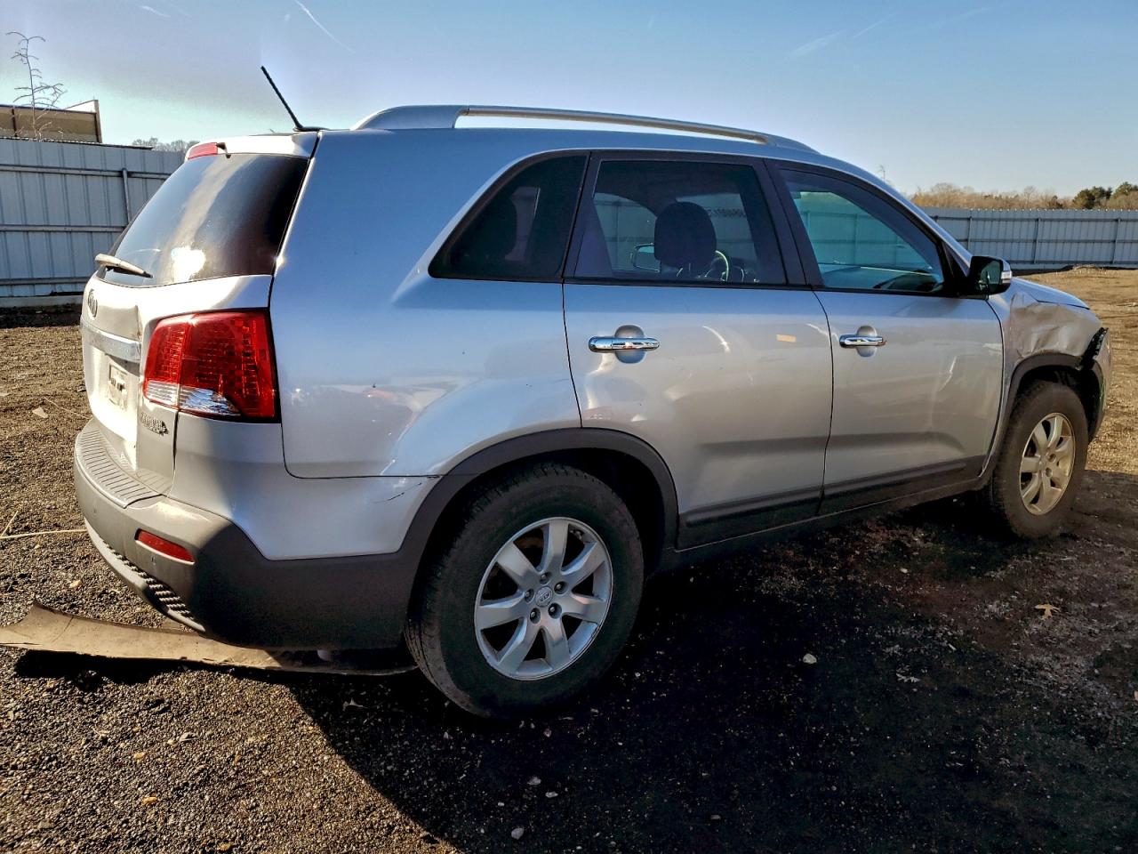 Kia Sorento Base Image 2