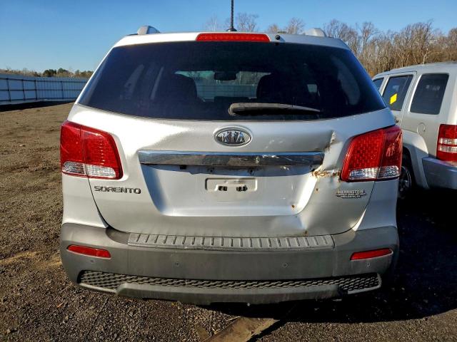 Kia Sorento Base Image 13