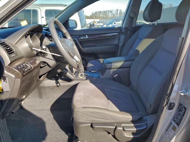 Kia Sorento Base Image 10