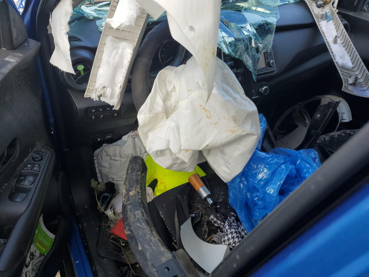 Nissan Kicks S Image 9