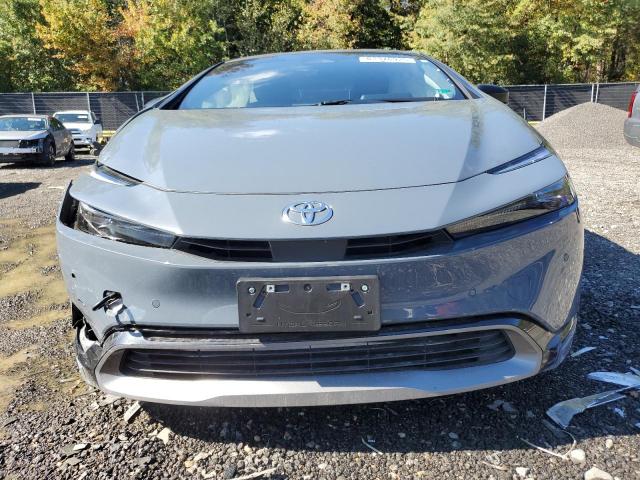 Toyota Prius Le Image 3