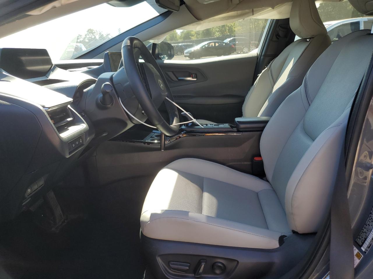 Toyota Prius Le Image 9