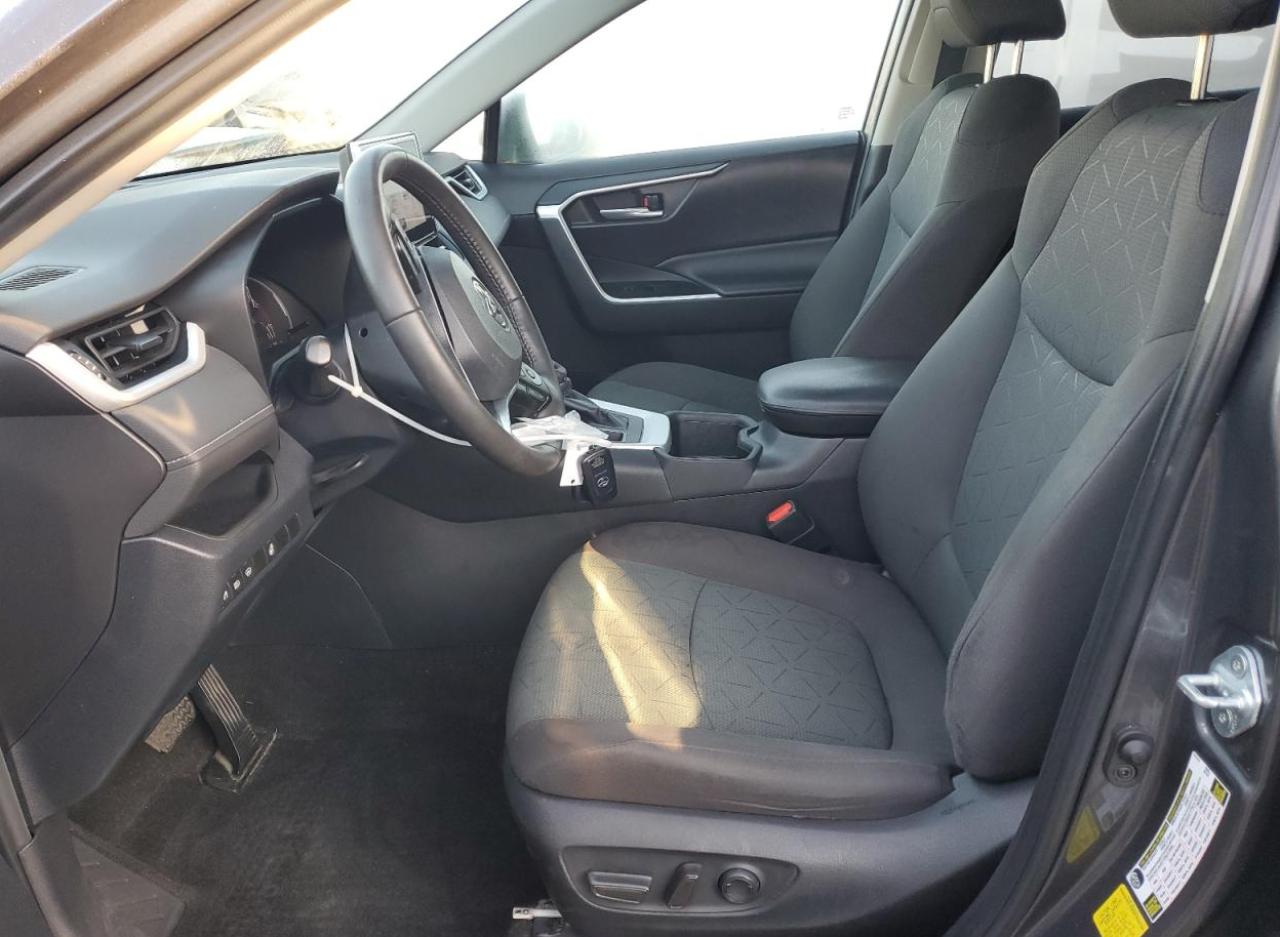 Toyota RAV4 Xle Image 4