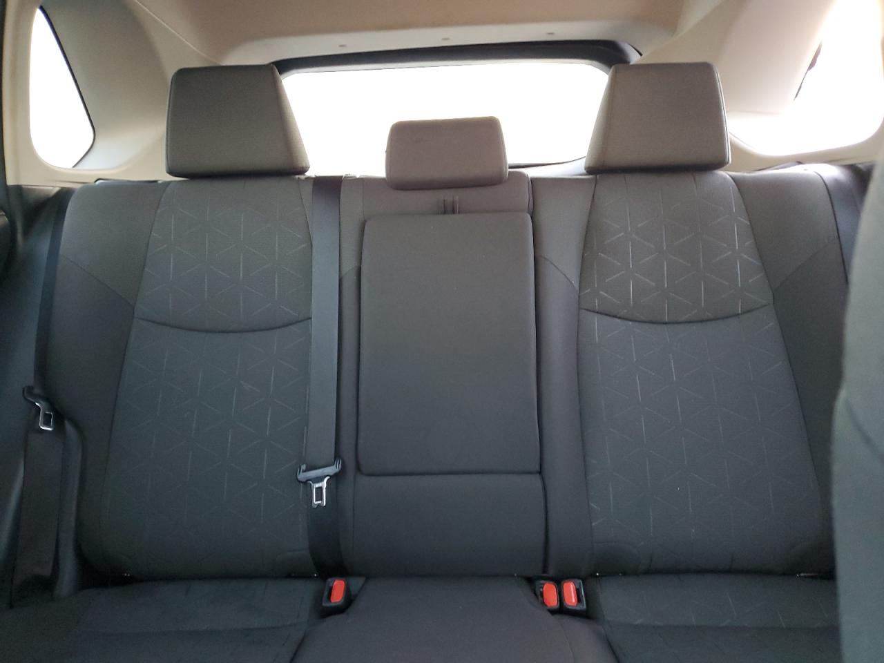 Toyota RAV4 Xle Image 3