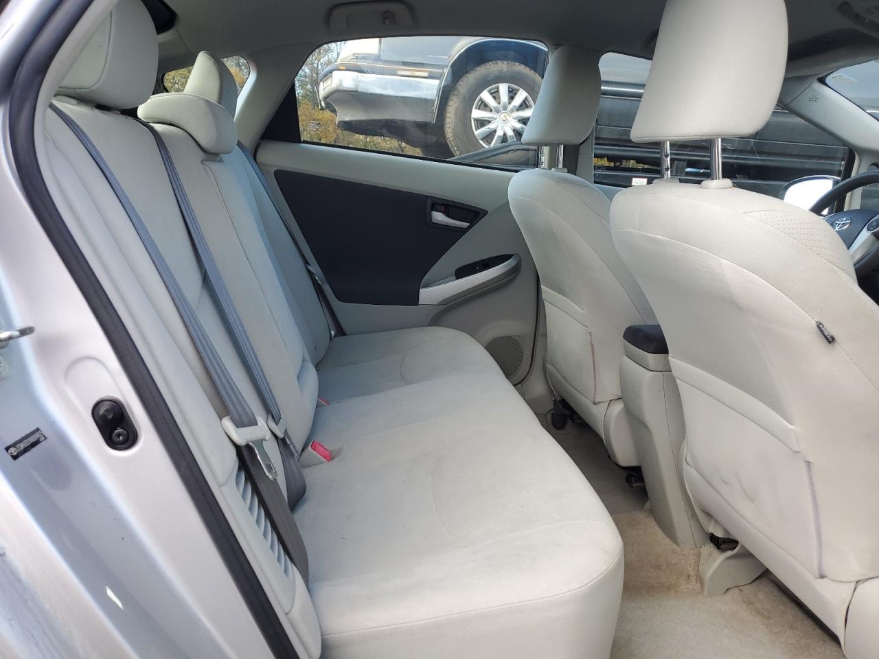 Toyota Prius Image 6