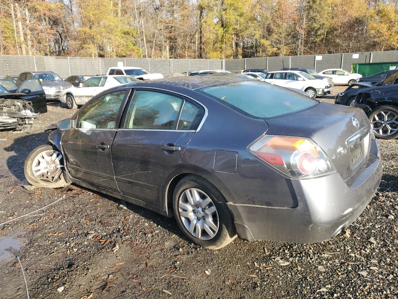 Nissan Altima Base Image 12
