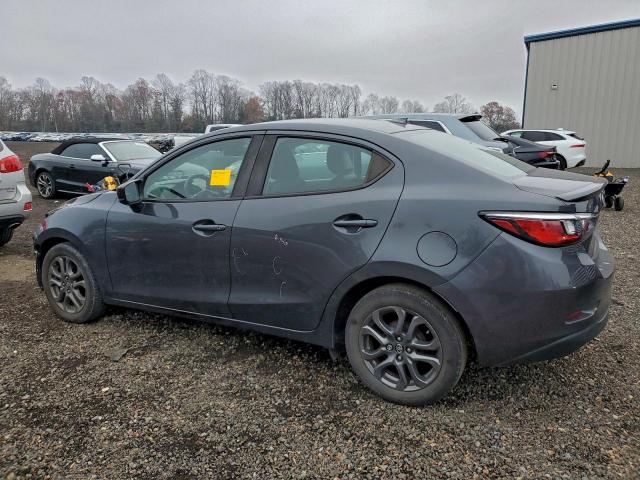 Toyota Yaris L Image 9