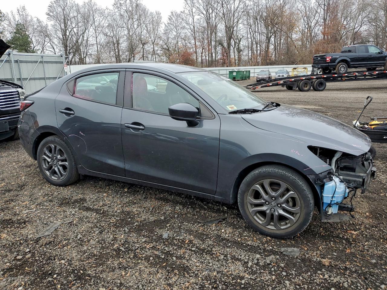 Toyota Yaris L Image 10