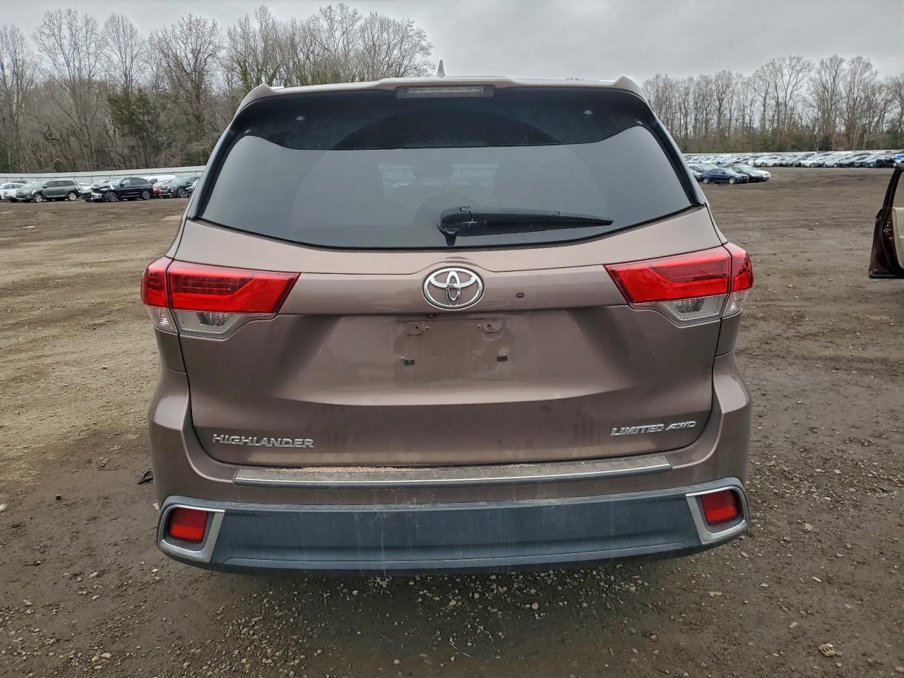 Toyota Highlander Limited Image 3
