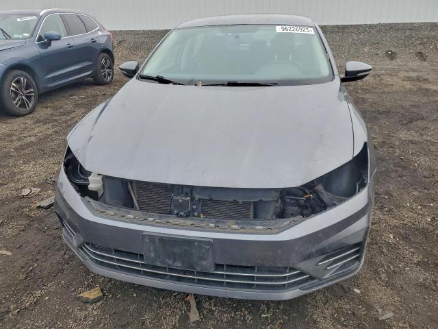 Volkswagen Passat S Image 4