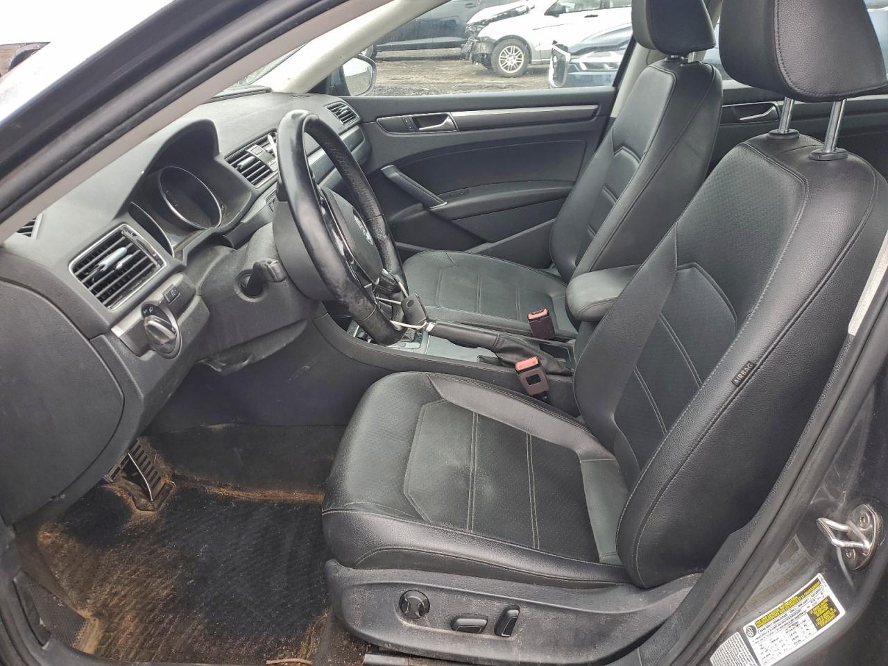 Volkswagen Passat S Image 5