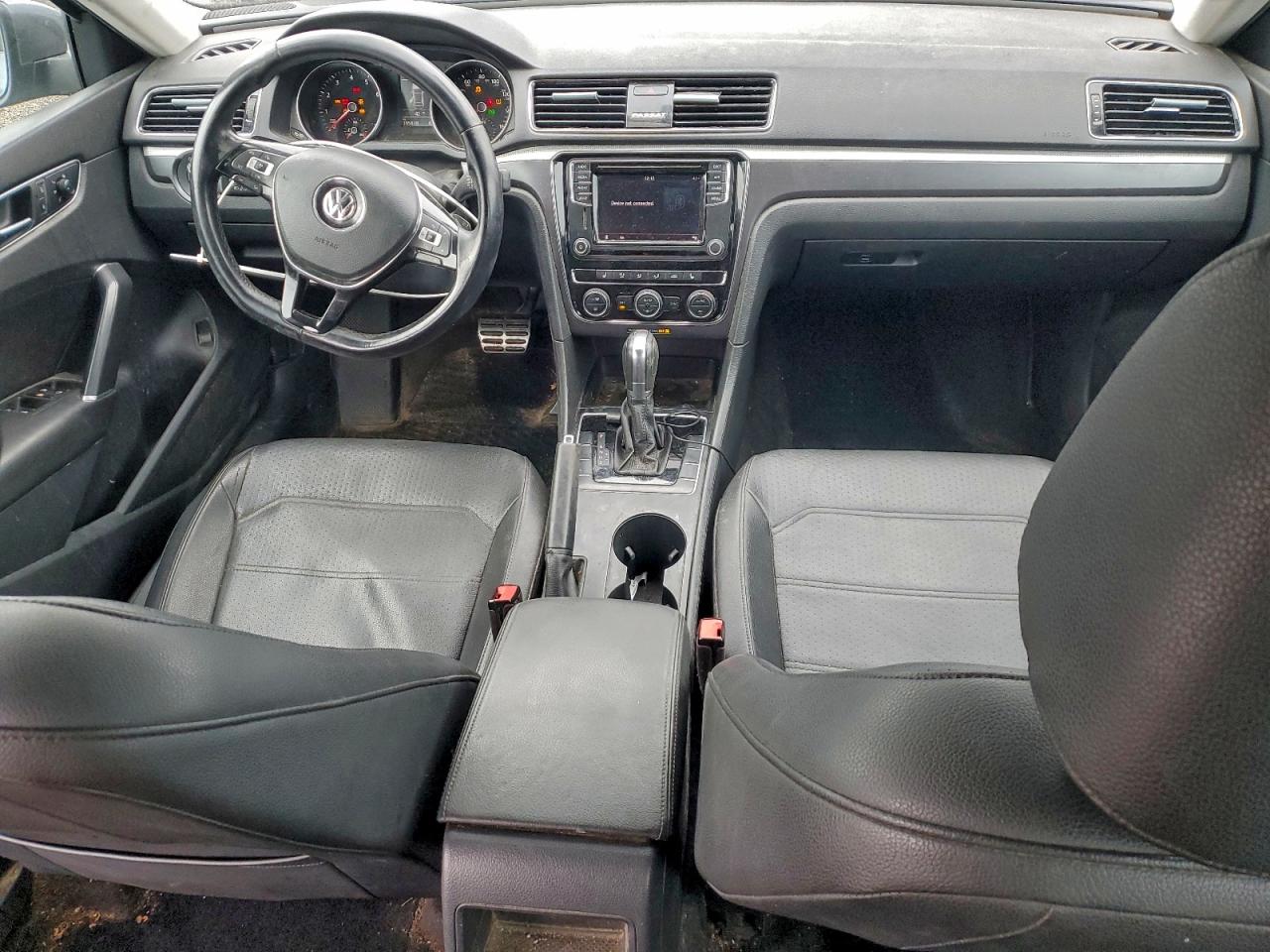 Volkswagen Passat S Image 10