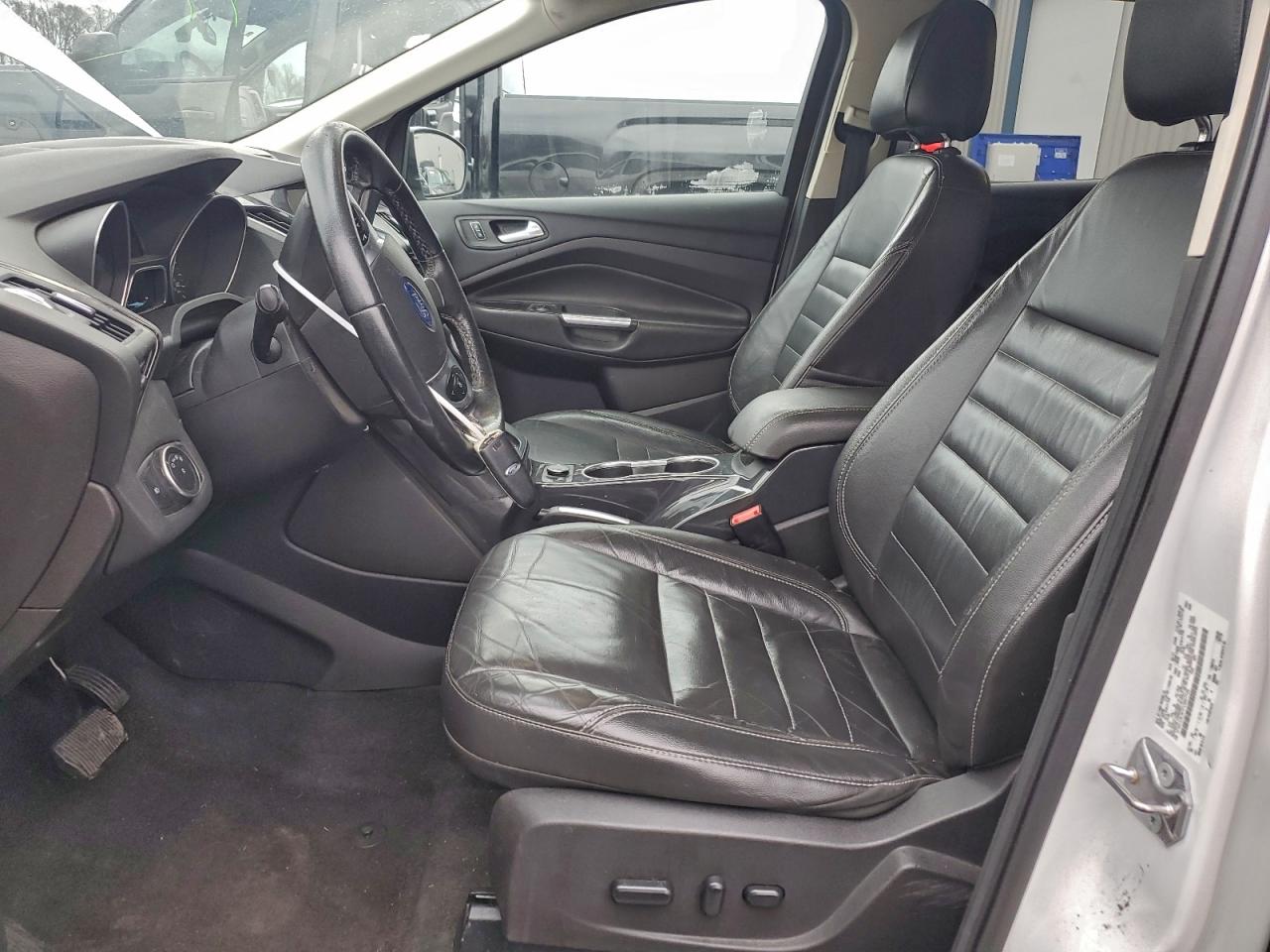 Ford Escape Titanium Image 10