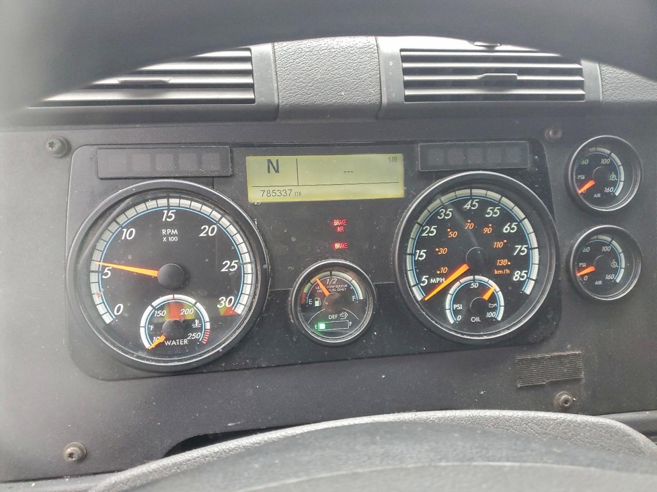 Freightliner Cascadia 1 Image 9