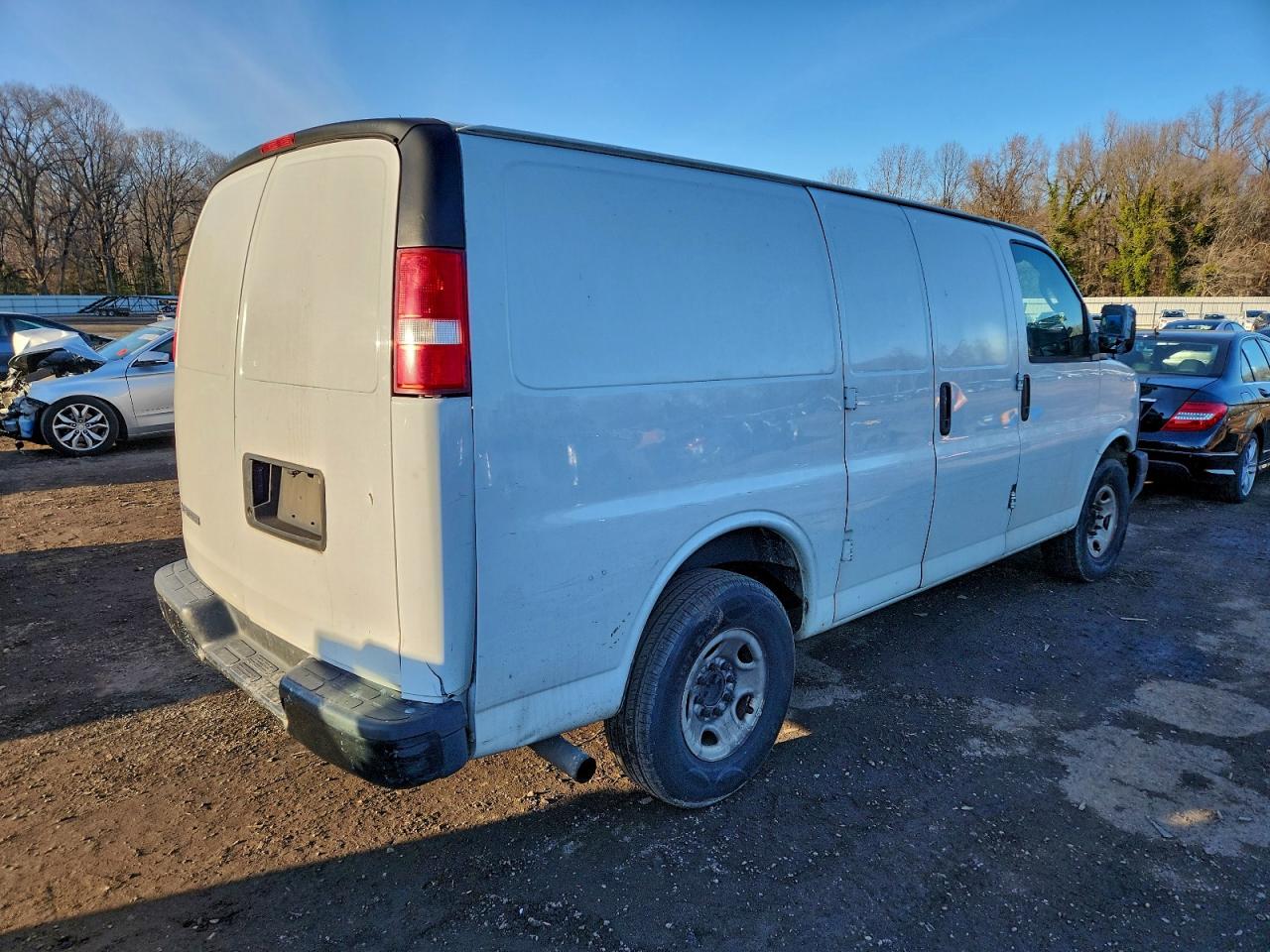 Chevrolet Express Image 10