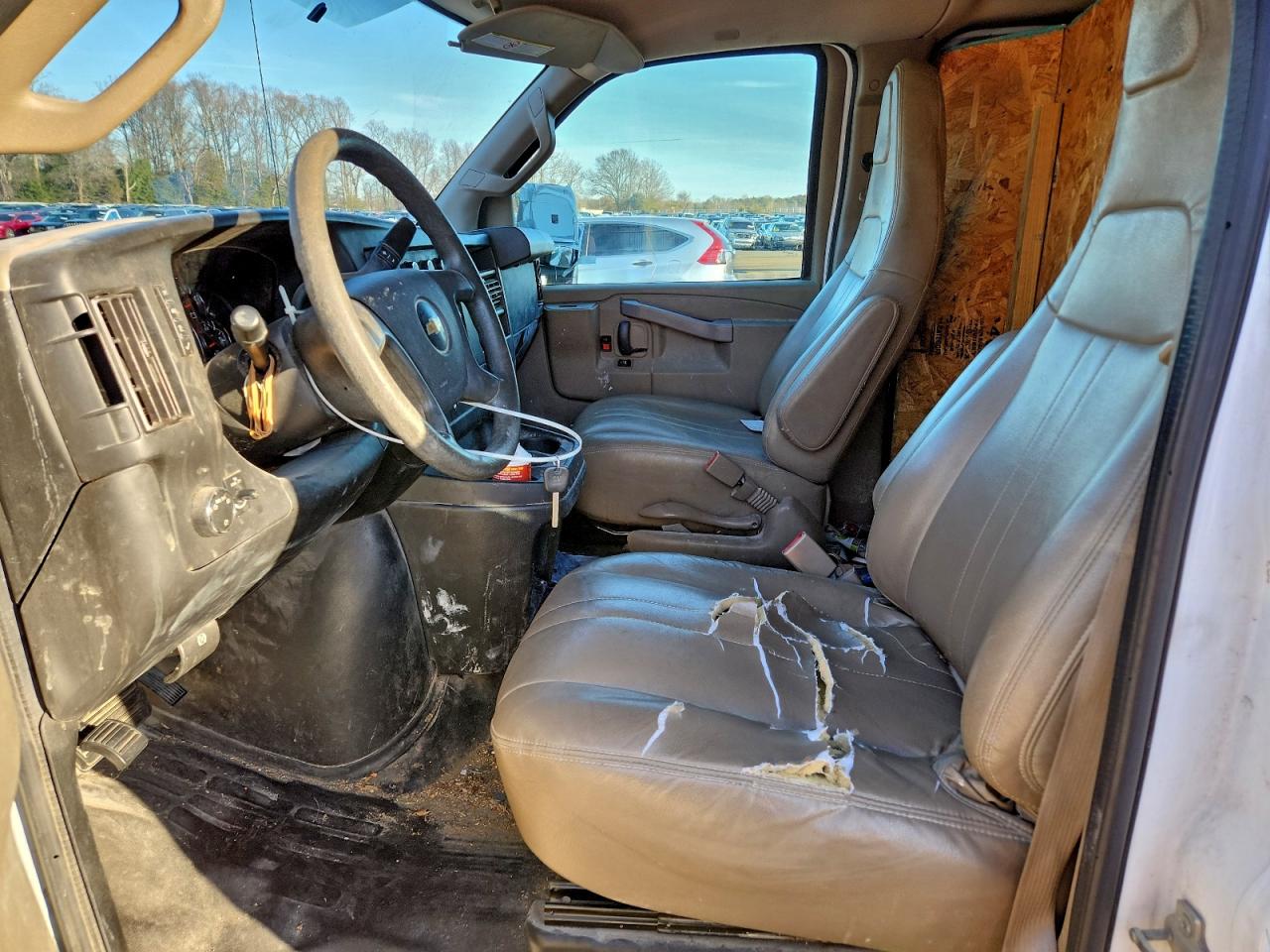 Chevrolet Express Image 12