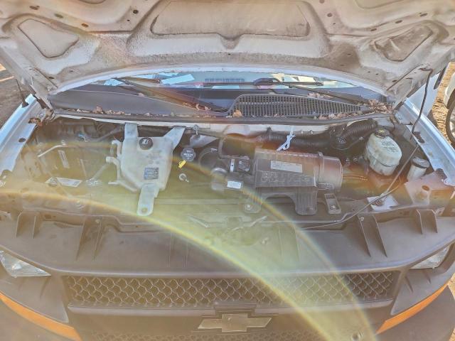 Chevrolet Express Image 6