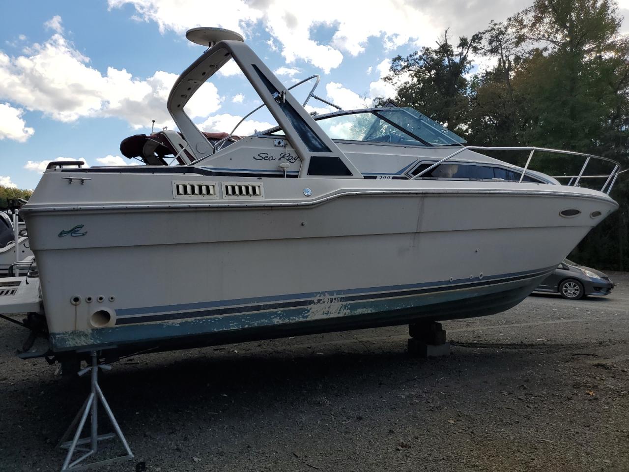 Sea Ray Boat Image 7