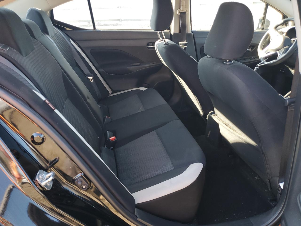 Nissan Versa Sv Image 8