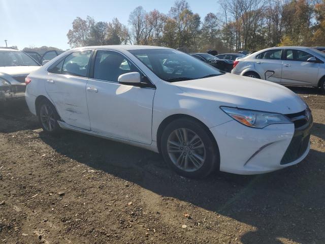 Toyota Camry Le Image 4