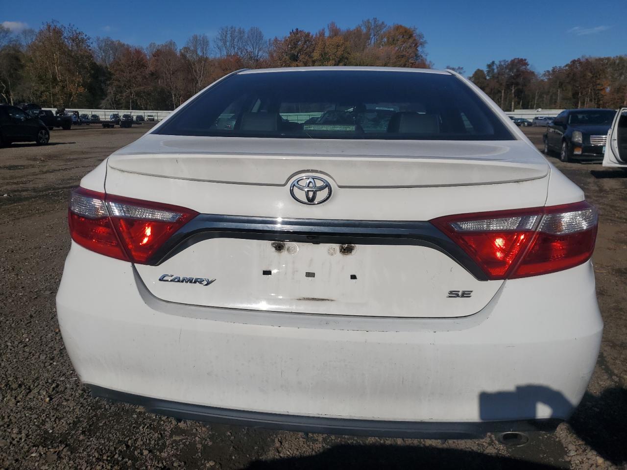 Toyota Camry Le Image 12
